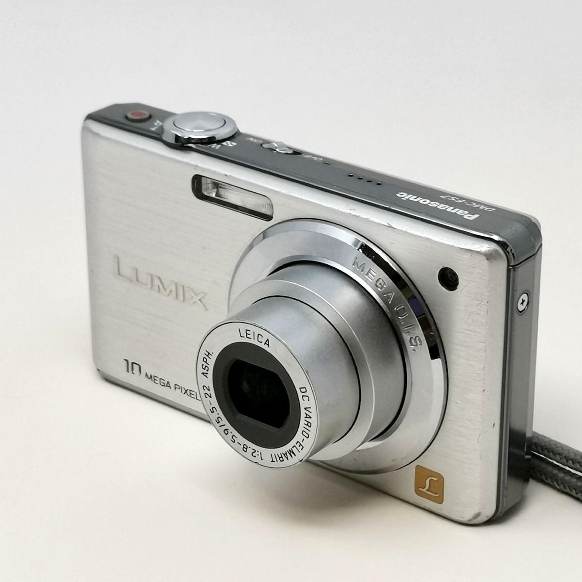Panasonic LUMIX DMC-FS7 Silver 10.1 MP Compact Digital Camera Used