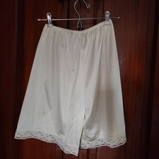 Vintage Vanity Fair Pettipants Slip Shorts Ivory Womens Small Nylon USA