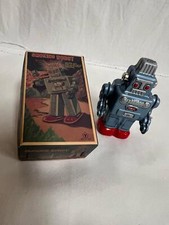 smoking robot made in japan tin toys  vintage style  Operation has been confirmed