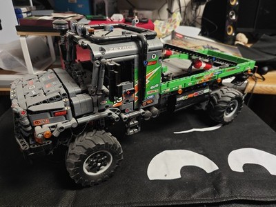 LEGO TECHNIC: 4x4 Zetros Mercedes Benz 42129 + 42099 4x4 Xtreme beide zusammen.