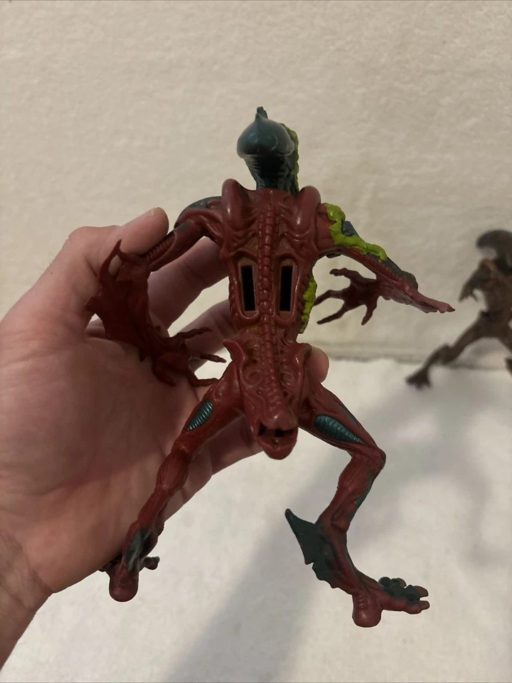 (2) Figuras Resurrección Alienígena Guerrero Alien Hasbro Signature Series 1997 Foto 4 de 4