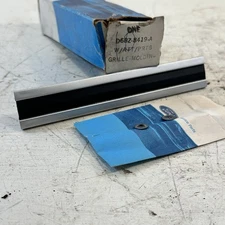 OEM 1976 1977 Ford Maverick Coupe Sedan Grabber NRADIATOR GRILLE CENTER MOULDING