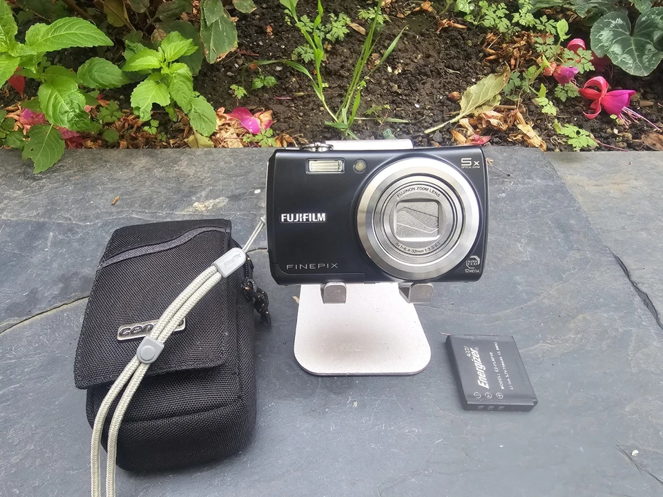Fujifilm Digital Camera FinePix F100fd 12.0MP Black Tested, photo 1 of 5