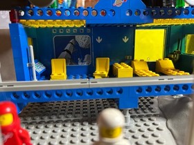 LEGO Beta I Command Base (6970) Classic Space Set, Vintage, Minifigures