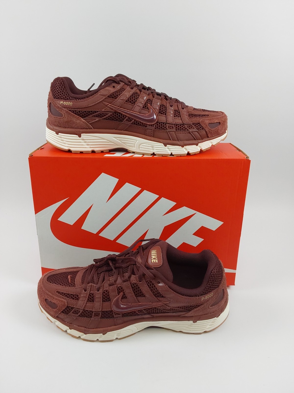 PONY Nike P6000 "Metallic G Burgundy Crush" Uomo Taglia 10 5