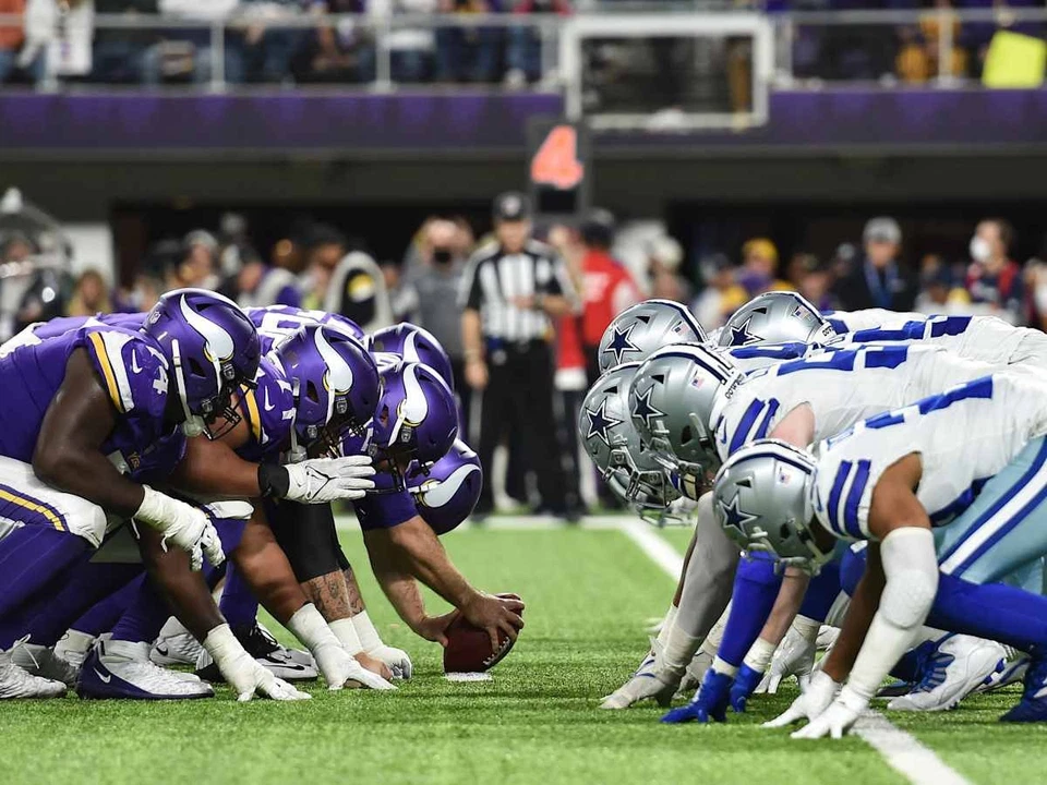 2 Dallas Cowboys vs Minnesota Vikings tix 3rd Row Field Level ! Must See !! - Image 2 of 4