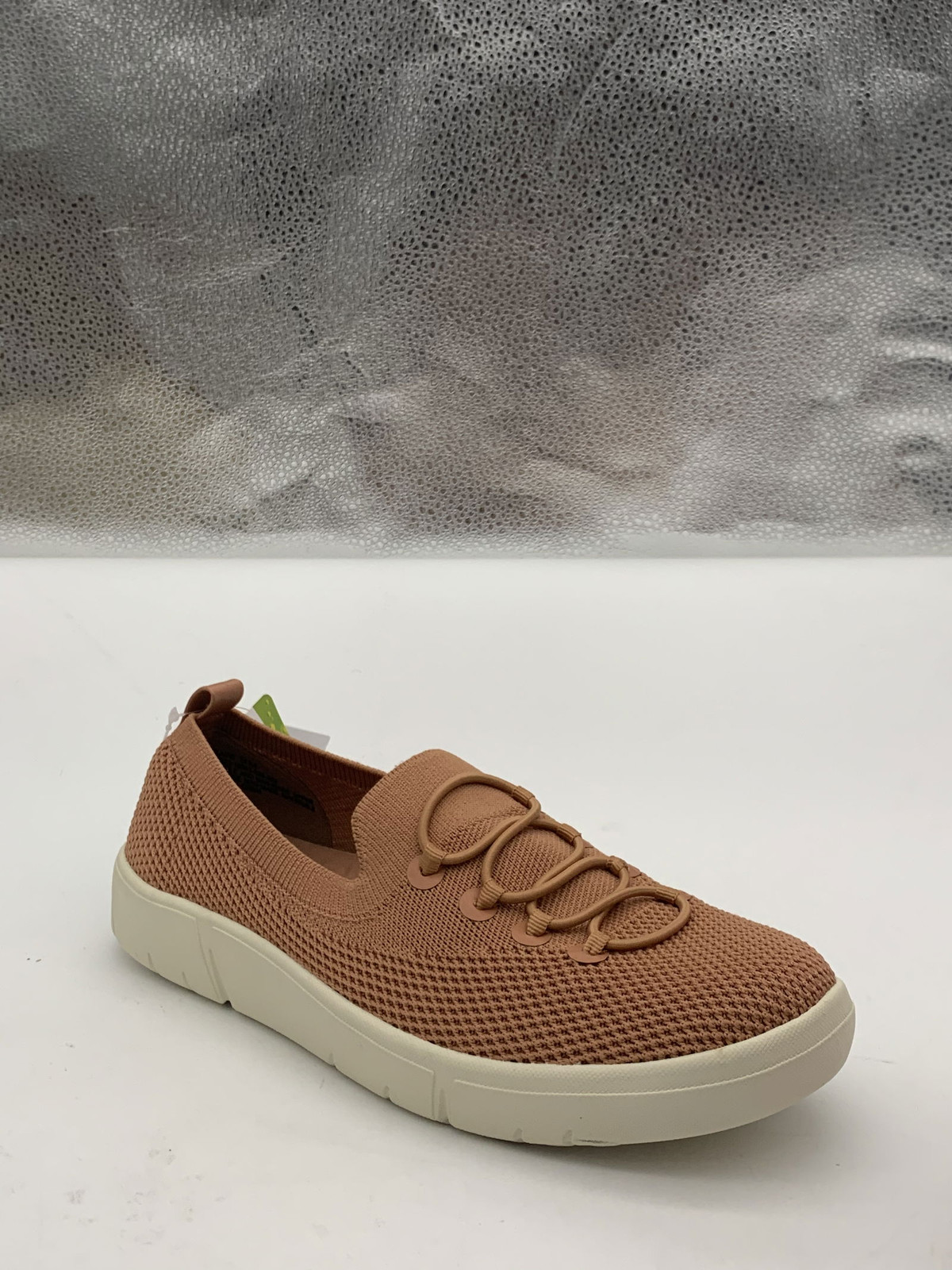 Женские кроссовки-слипоны Baretraps Blaire Bungee Slip-On розового цвета