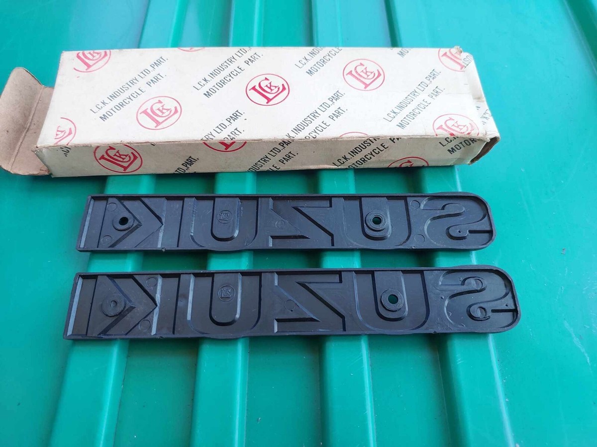 SUZUKI GT100-125-185-GT250-380 EMBLEM FUEL TANK L-R GOLD 1 PAIR