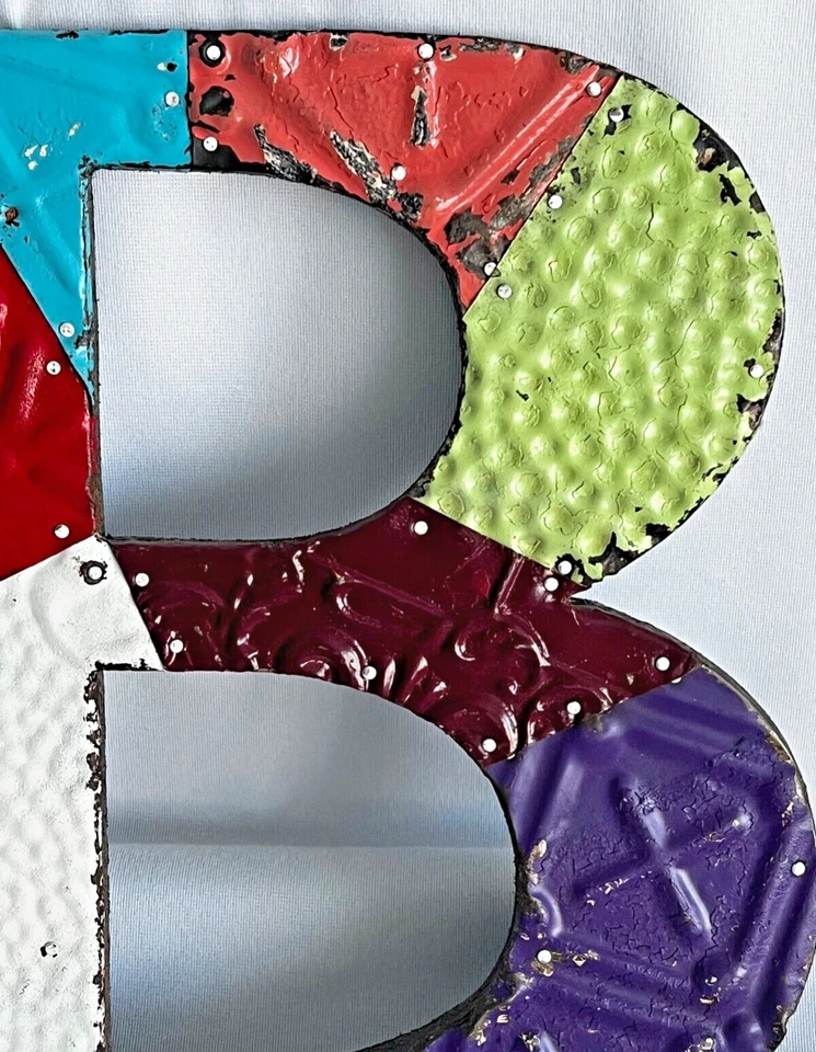 Винтажная антикварная потолочная плитка оловянная буква инициал B многоцветный фермерский домик 12X12 дюймов🍒 - Изображение 4 из 4