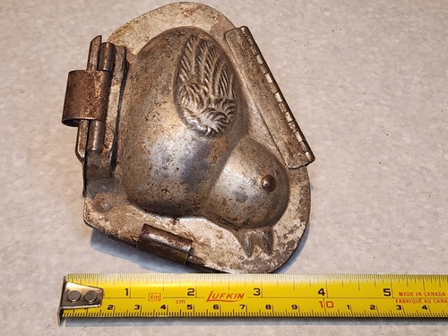 ANTIQUE H WALTER BERLIN METAL CHOCOLATE MOLD 5295 BABY CHICKEN CHICK SITTING - Picture 13 of 13
