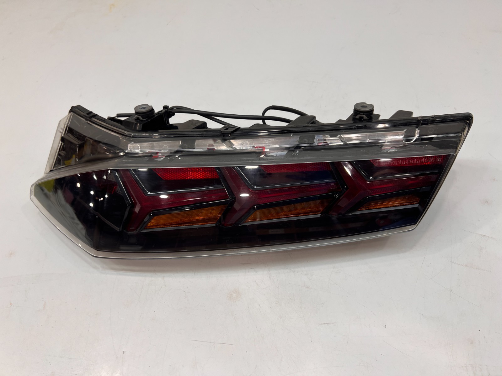 LAMBORGHINI AVENTADOR S SVJ REAR LEFT DRIVER SIDE TAIL LIGHT OEM 470945095E