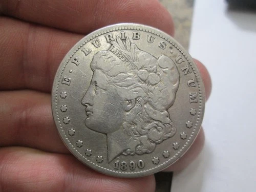 US 1890 CC MORGAN DOLLAR COIN IN VERY FINE CONDITION