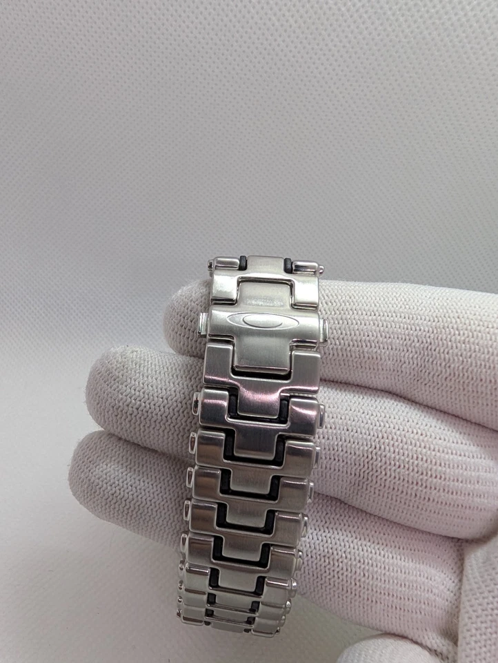 Mint Oakley Crankcase small watch mm hollowpoint gmt minute machine judge  - Image 3 of 4