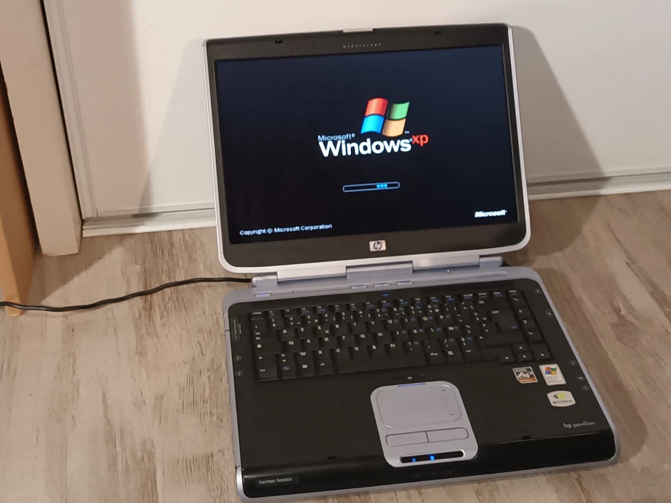 Windows XP -HP Pavilion ZV5000 - Athlon 64 2GHz 512Mo DDR 80Go GeForce 4 WiFi-TB - Photo 3/4
