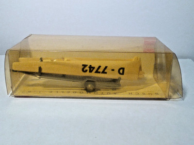 Busch 1:87 Anhänger mit Segelflugzeug K10