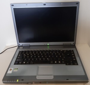 Medion  Akoya MD 97400 MAM 2150 15,4 " Display ( 567  )