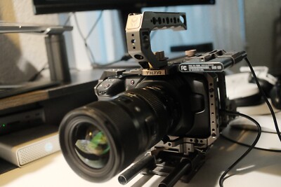 Blackmagic Design Pocket Cinema Camera 4K Camcorder , Full Tilta Cage
