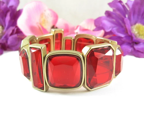 Vintage BIG RED GEM BRACELET Goldtone  Metal Links Elastic Stretchy 6 3/4"