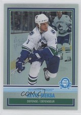 2009-10 O-Pee-Chee Retro Rainbow 75/100 Kevin Bieksa #113 0c3