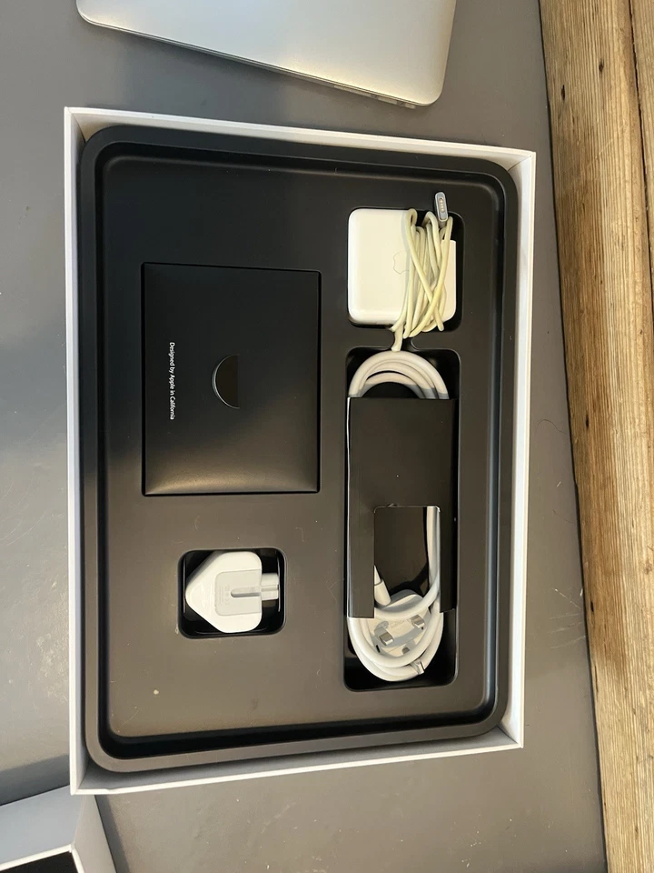 Apple MacBook Air 13" 2017 · i7 · 8GB · 256GB, photo 3 of 3