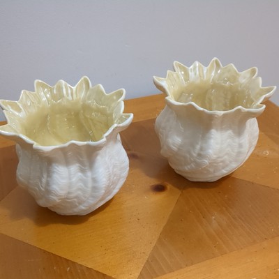 Beleek Neptun Twist Paar Schalen 3. grüne Markierung glasiert innen schalenartig 4,5''
