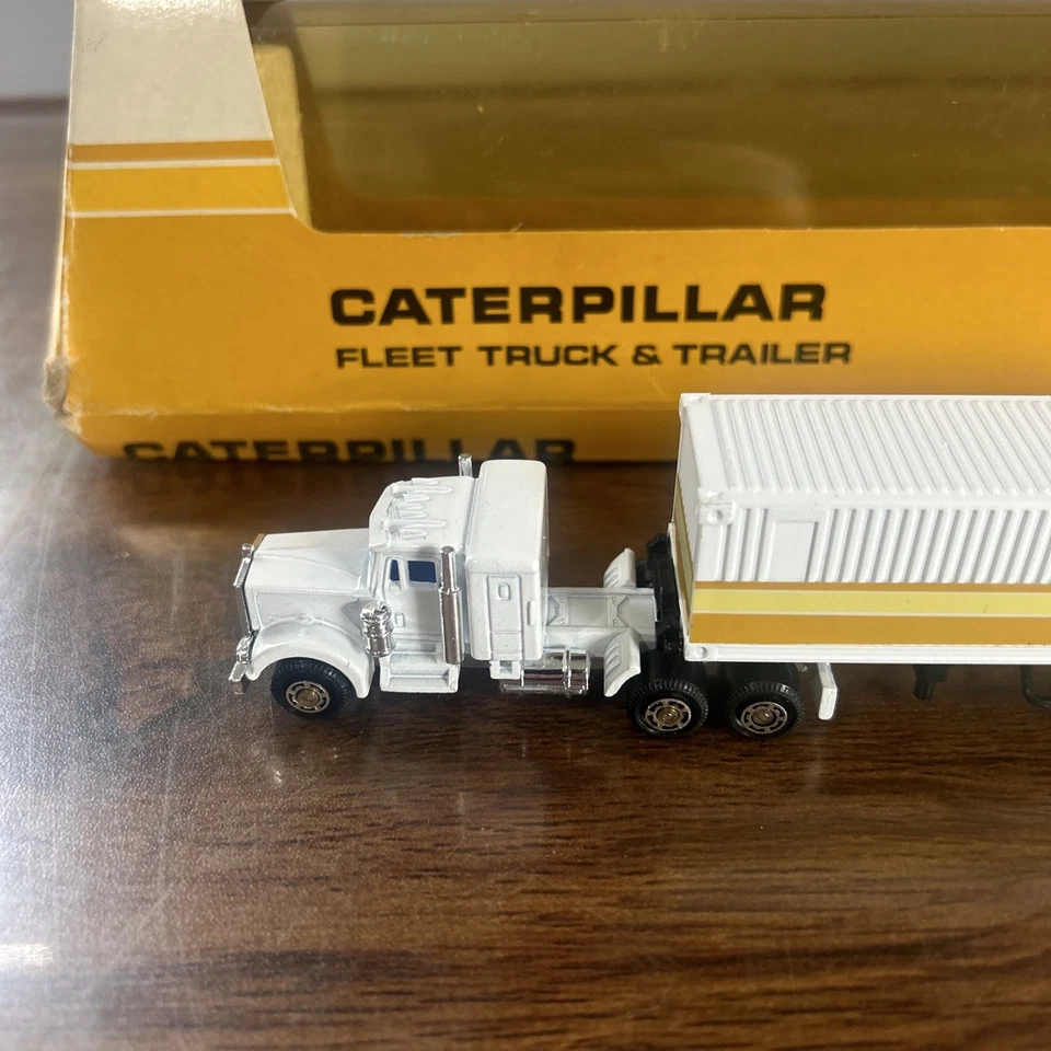 Caterpillar Fleet Truck & Trailer Shinsei Model / 1:128 Scale die-cast in Box - Image 2 of 4