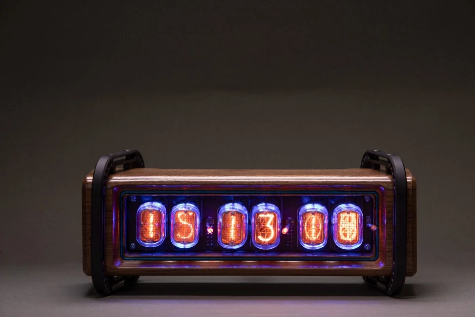Raro Reloj Tubos Nixie 6IN-12 - Nogal Sólido, Soporte de Aluminio, Retroiluminación - De Colección Foto 3 de 4