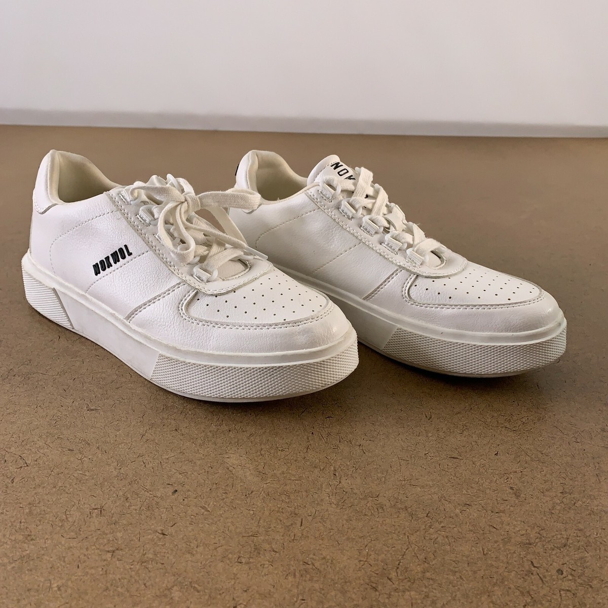 著名人愛用!! 大注目ブランド♪ ★ NOKWOL ★ Player White NOKWOL Men's Shoe Size 10 White Faux Leather Lace Up Low Top