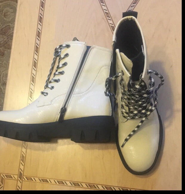 Brand New Franco Sarto Cream patent leather bootie 7M