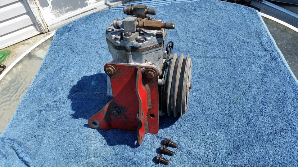 volvo 140 1800e 1800es b18 b20 air conditioning compressor york c/w ac bracket - Image 3 of 4