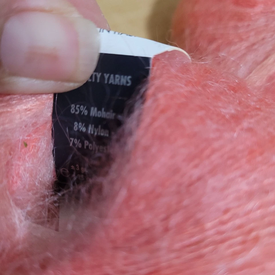 Feza Kid Mohair Color 201 Yarn Made in Italy Lot of 10 2750 yards Total - Image 4 of 4