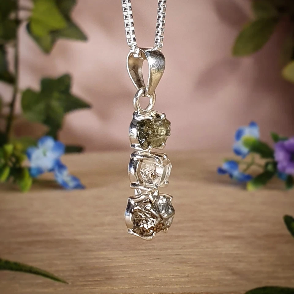 Colgante de piedras preciosas genuinas de moldavita, herquimero y meteorito Campo Del Cielo Foto 3 de 4