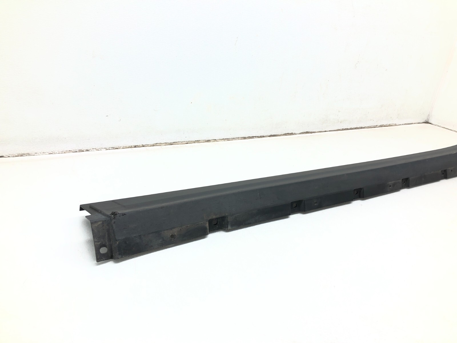 2017-2024 MASERATI LEVANTE LEFT DRIVER SIDE ROCKER SKIRT PANEL MOLDING OEM