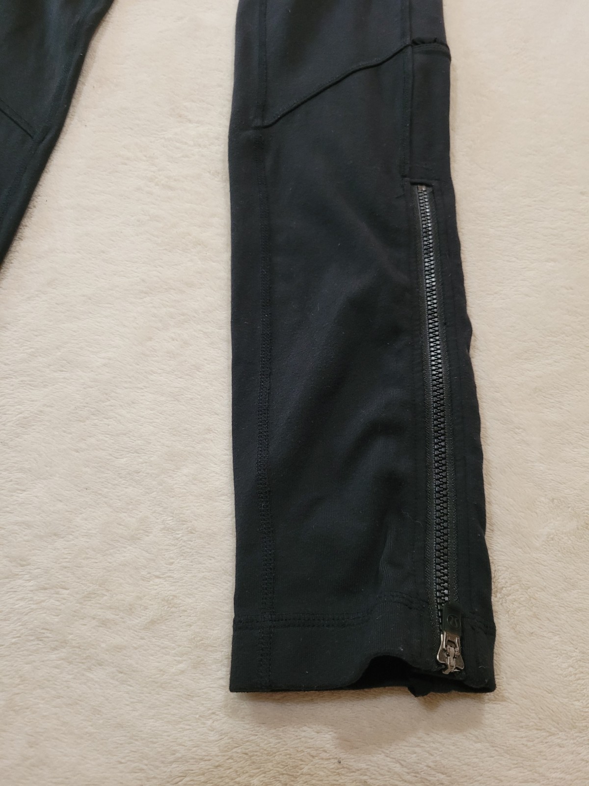 Lululemon Solid Black Full Length Leggings Zipper… - image 6
