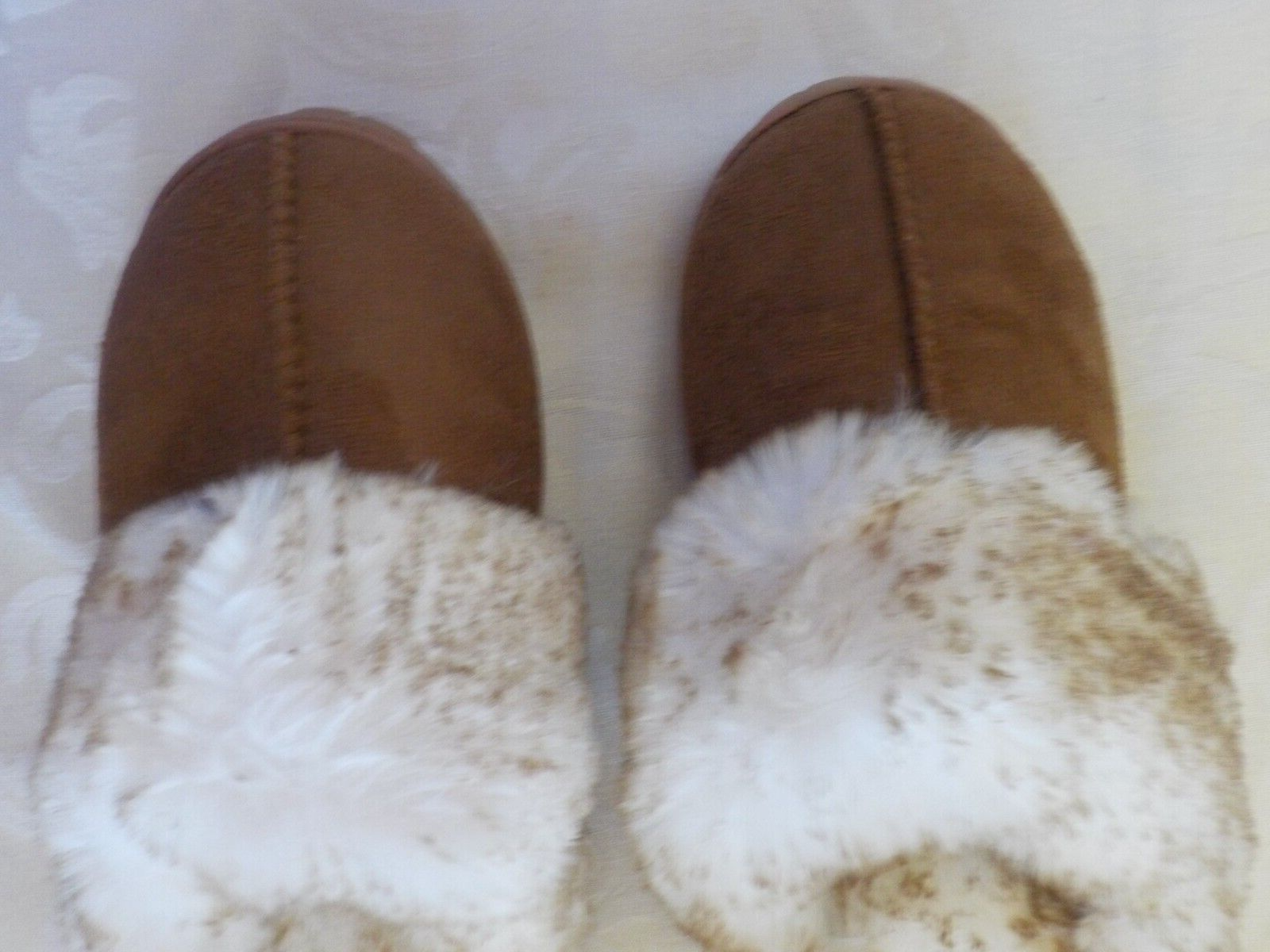 SAOLA Pantofola in memory foam Kensie taglia 8 nuove con scatola con finitura in pelliccia sintetica e soletta di trazione