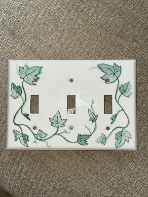 Adrienne Blum Emaille Dreifach Lichtschalter Platte Creme Grün Efeu Brandneu