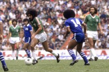 Leonardo Cuellar in action for Mexico 1978 Football Soccer Historic Old Photo