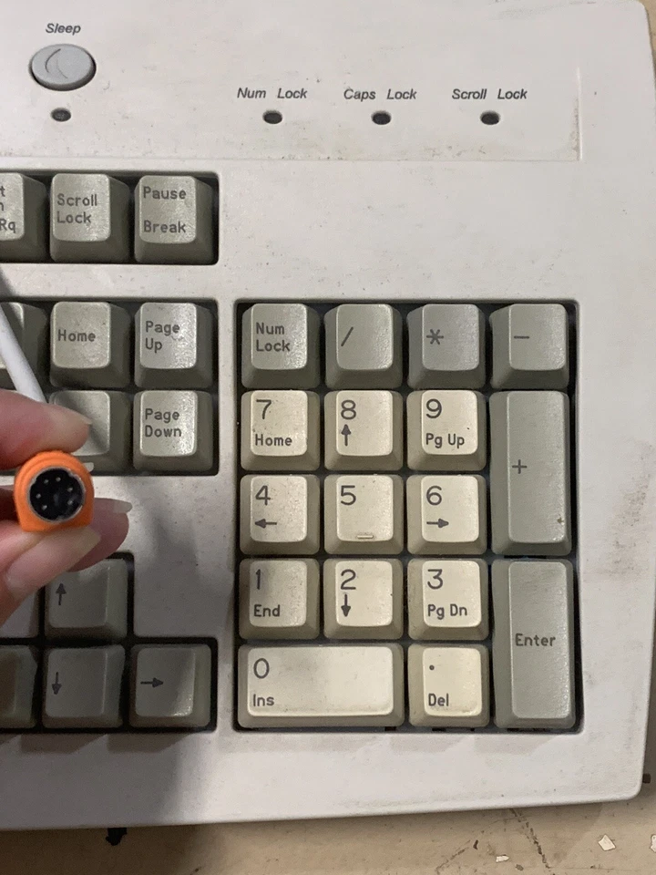 Vintage Gateway 7001211 Mechanical Keyboard PS/2 Wired Computer Accessory - Image 4 of 4