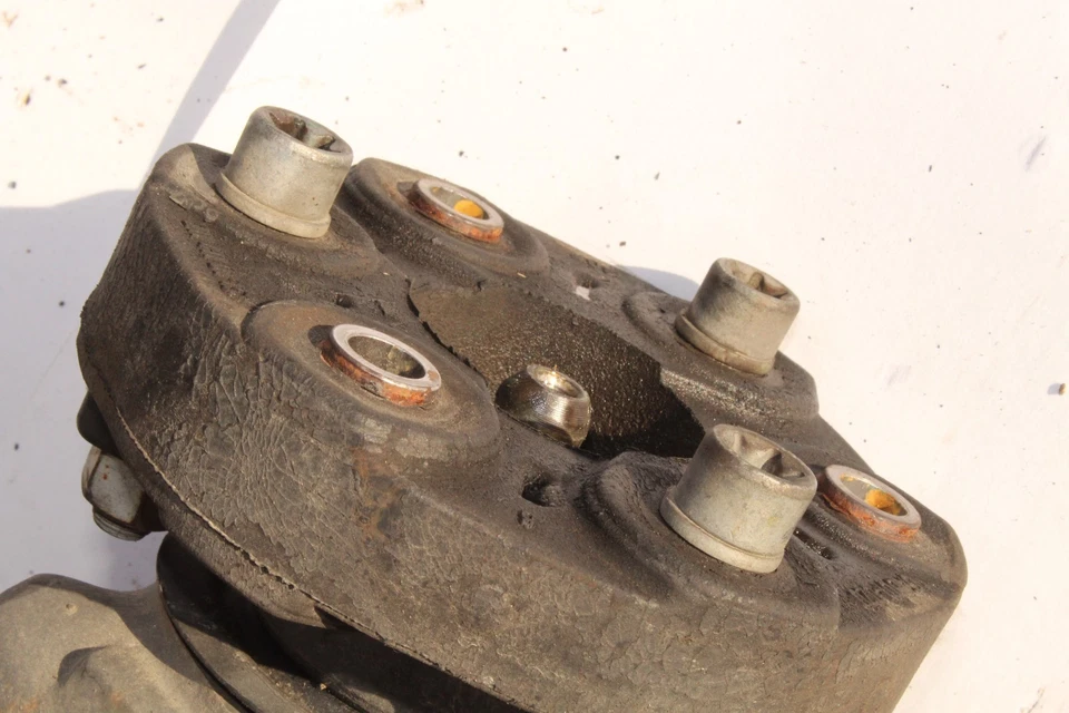 2005-2006 MERCEDES-BENZ SLK350 REAR AXLE CARRIER DIFFERENTIAL DIFF 3.27 K2586 - Image 4 of 4
