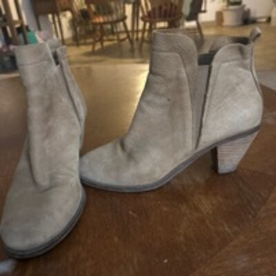 Women's Lucky Brand Beige Suede Ankle Boots Size 7.5