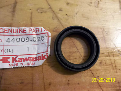 KAWASAKI KD175 KE175 NEW OEM FORK TUBE OIL SEAL KD KE 175 44009