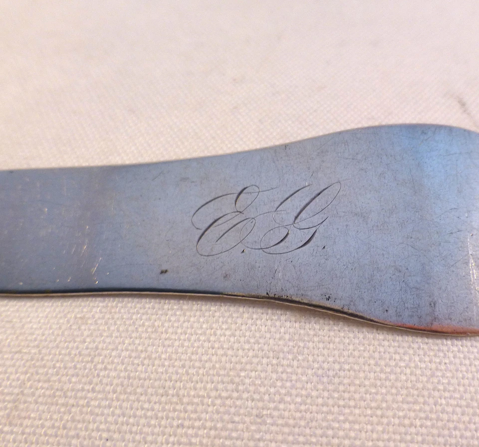 Пара украшенных серебряных сервировочных ложек S & J Meyers-Boston Coin - Изображение 2 из 4