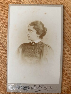 Photographie ancienne de CDV des années 1860-1870. Femme dans