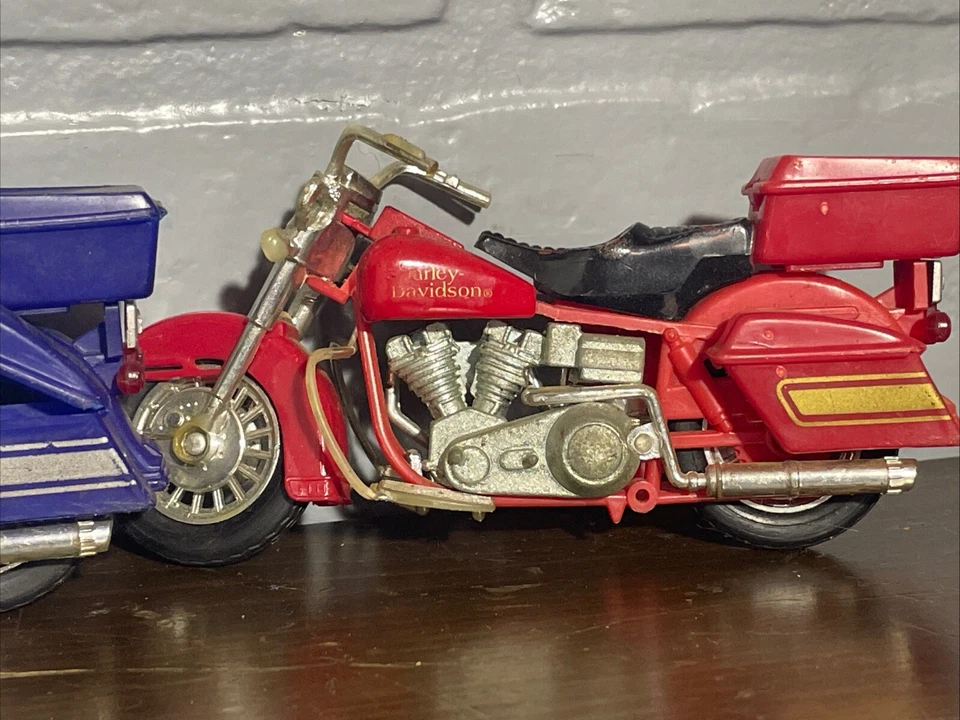 (2) Vintage Matchbox 1 Blue & 1 Red Harley-Davidson 4.5" Toy Motorcycles  - Image 3 of 4