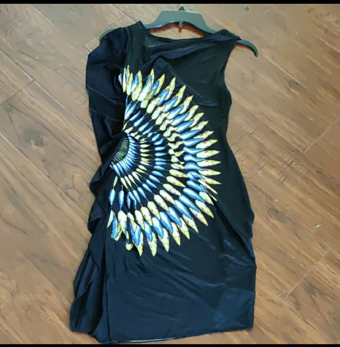 bcbg black comb dress BCBGMaxAzria Cut with sculptural precision to contour the body and finished with a front slit BCBGMAXAZRIA Black Comb Elastic Waist