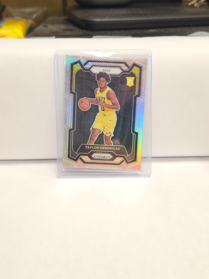 2023-24 Panini Prizm - Taylor Hendricks #161 Silver Prizm (RC)