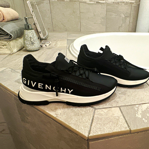 *100% Authentic GIVENCHY SPECTRE RUNNER SNEAKER WITH ZIP-39 EU ( 8 US Women)
