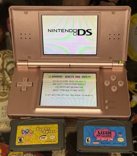 Nintendo DS Lite Console w/ 2 Games Lizzie McGuire  Dora The Explora And Stylus