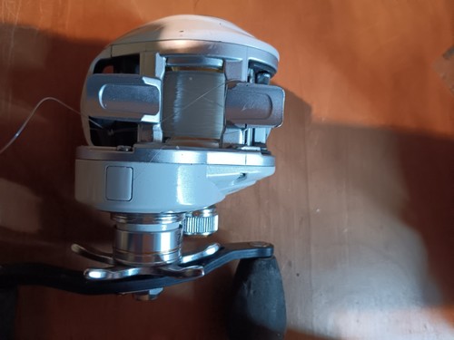 Johnny Morris Carbonlite 2.0 Casting Reel RH - Picture 2 of 5