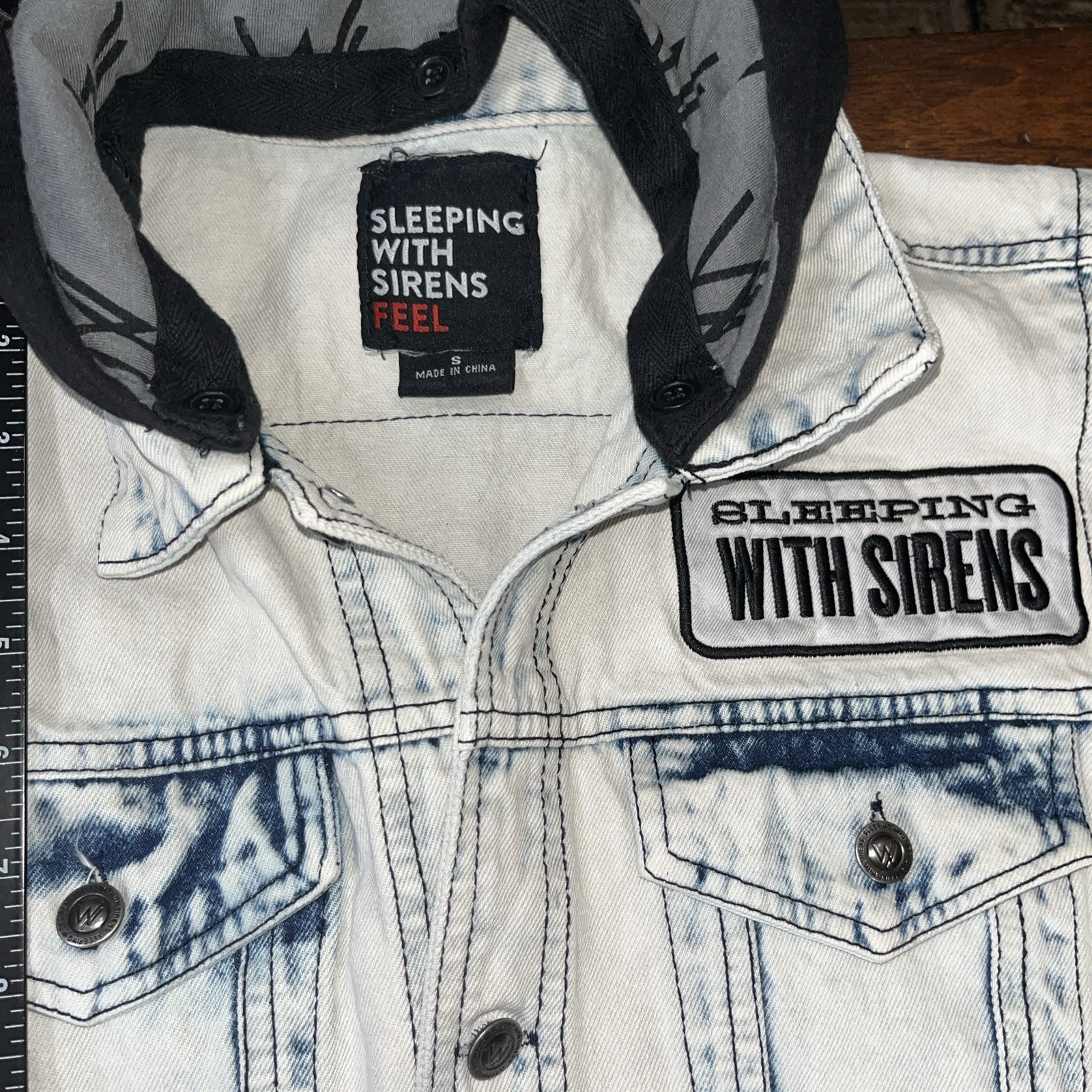 Sleeping With Sirens  Acid Wash Denim Hooded Vest  Men’s Small  EMO Rock Punk image 7